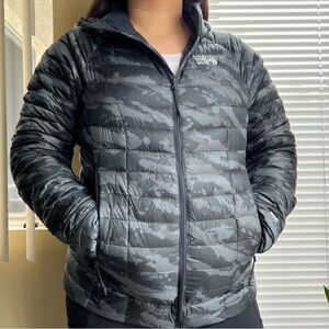 Mountain Hardwear Ghost Whisperer Hooded Down Jacket